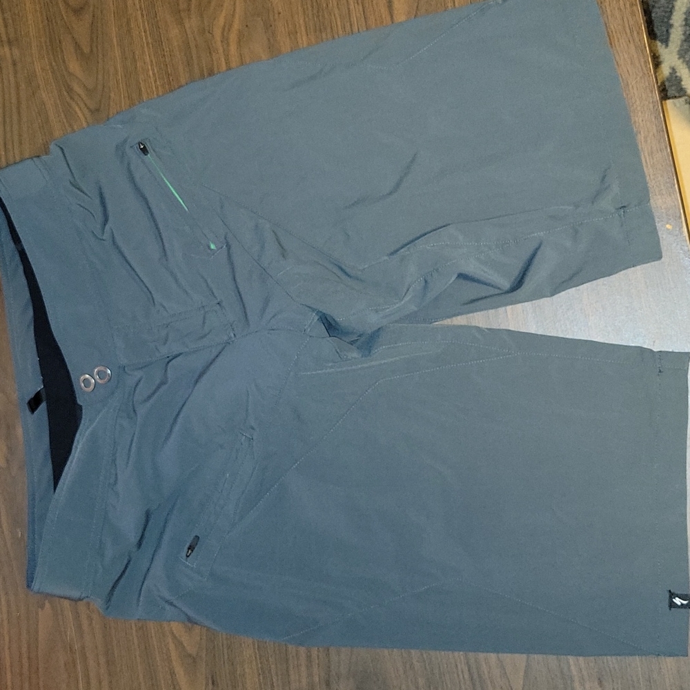 Baggy cycling shorts with removable liner men's xl, fits like a large. Spinning